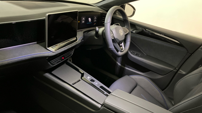 Volkswagen Passat 1.5 eTSI R-Line 5dr DSG Petrol Estate - Image 2
